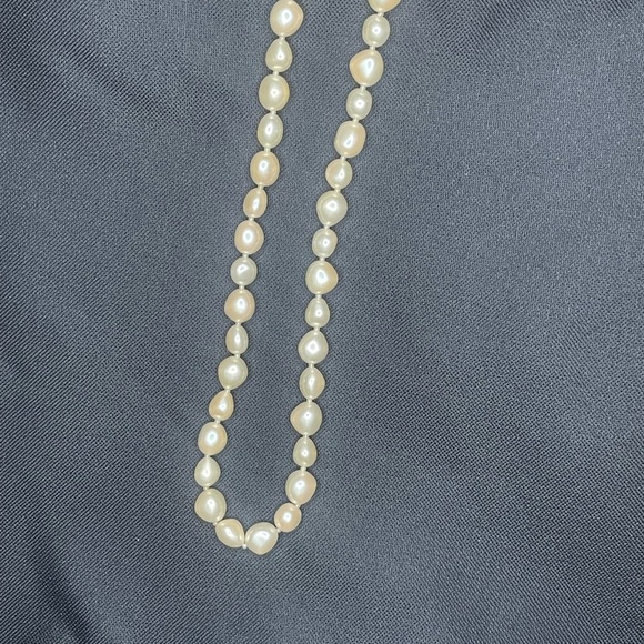 Elegant White Pearl Necklace x3 - Picture 3 of 3